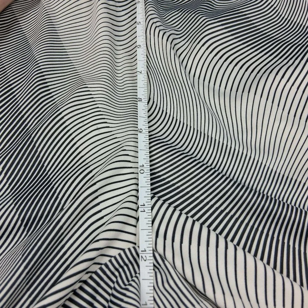 Nike‎ Dri-FIT Basketball Shorts Mens Small Black White Wave Optical Illusion Art